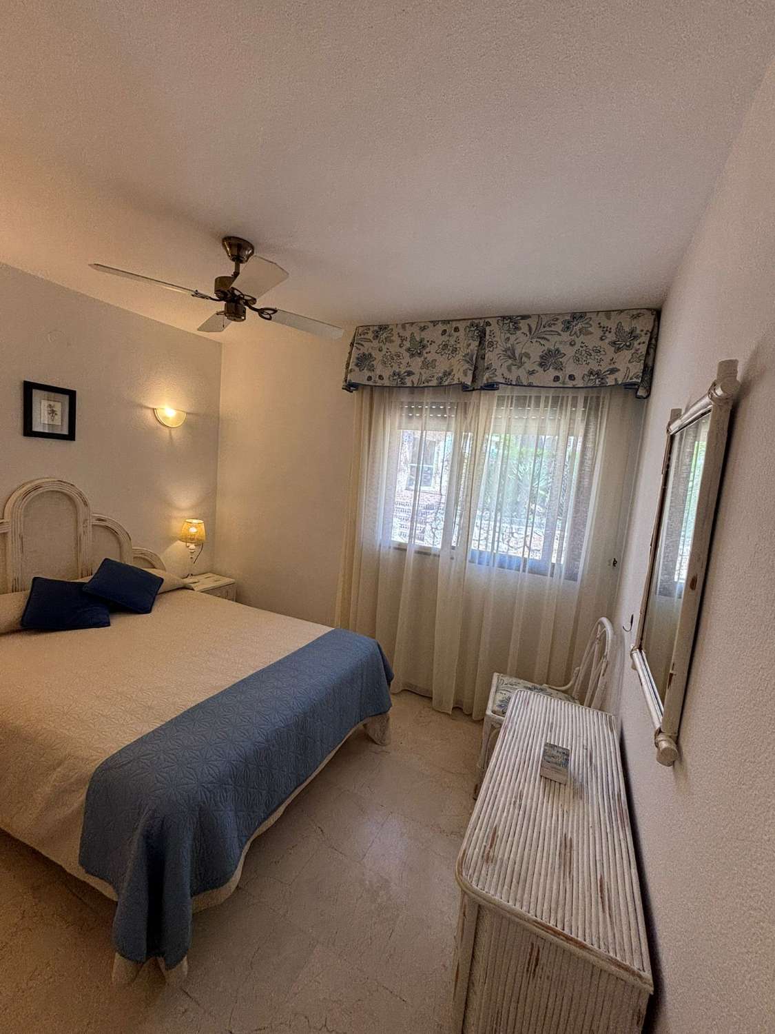 DEJLIG LEJLIGHED MED HAVUDSIGT TIL LEJE FOR LANGTIDSLEJE I LA CALA DE MIJAS-OMRÅDET (MIJAS)