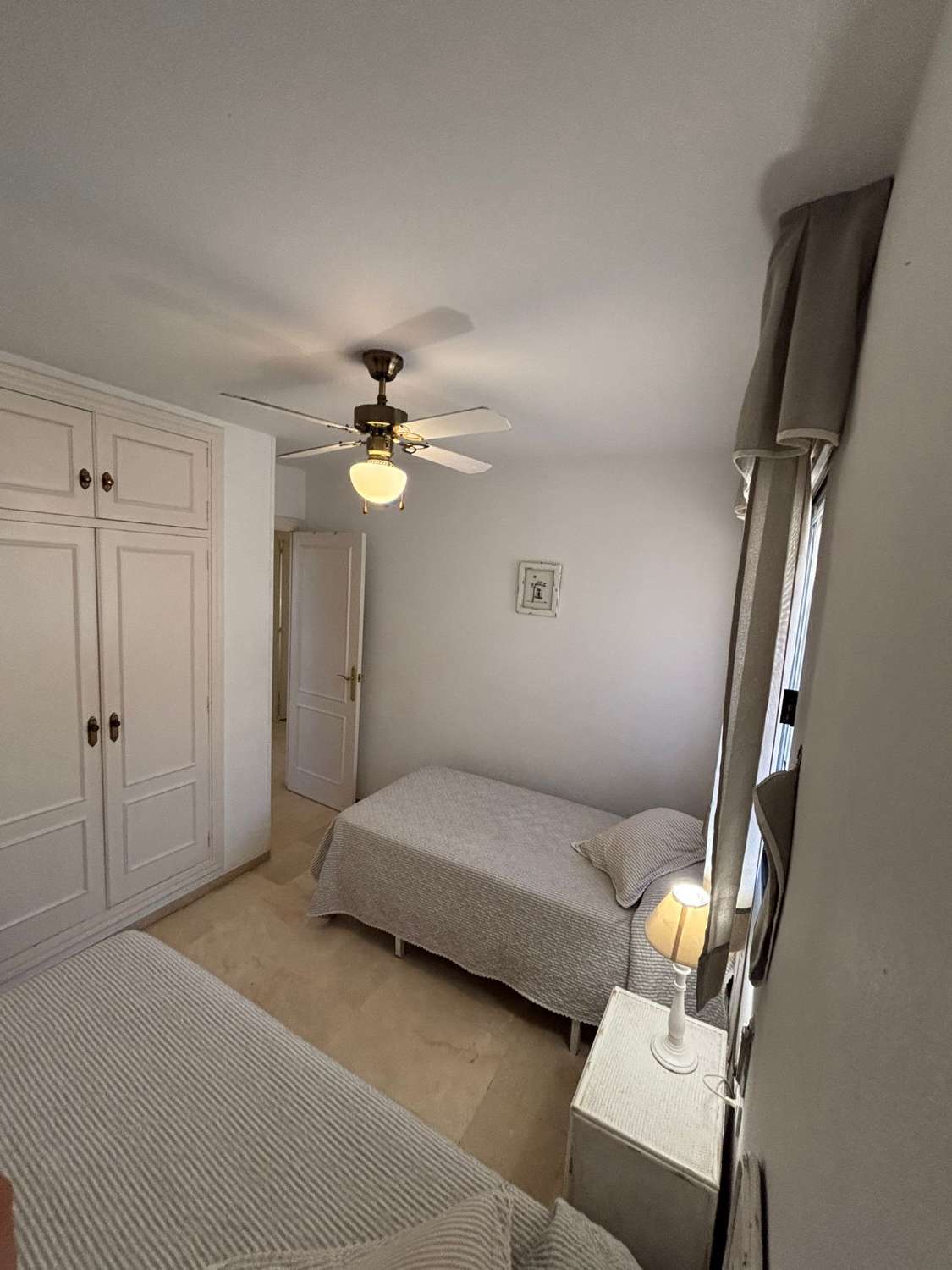DEJLIG LEJLIGHED MED HAVUDSIGT TIL LEJE FOR LANGTIDSLEJE I LA CALA DE MIJAS-OMRÅDET (MIJAS)