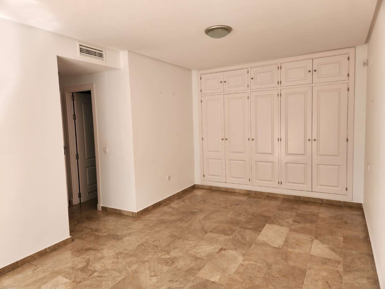SMUK LEJLIGHED TIL SALG I LUKSUS URBANISERING I TORREQUEBRADA (BENALMADENA)