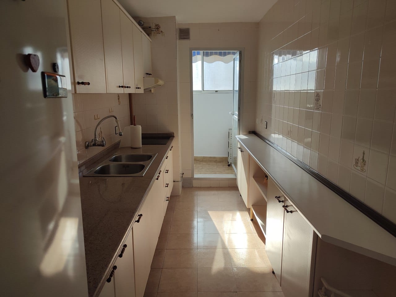 MOOI APPARTEMENT MET UITZICHT OP ZEE TE HUUR VOOR LANGE TERMIJN IN CARVAJAL-GAVIOTAS GEBIED (FUENGIROLA)