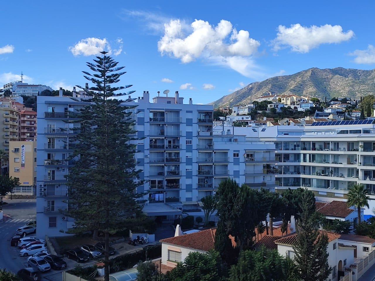 MOOI APPARTEMENT MET UITZICHT OP ZEE TE HUUR VOOR LANGE TERMIJN IN CARVAJAL-GAVIOTAS GEBIED (FUENGIROLA)