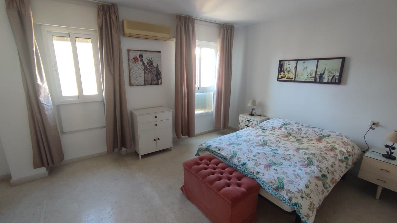 MOOI APPARTEMENT MET UITZICHT OP ZEE TE HUUR VOOR LANGE TERMIJN IN CARVAJAL-GAVIOTAS GEBIED (FUENGIROLA)