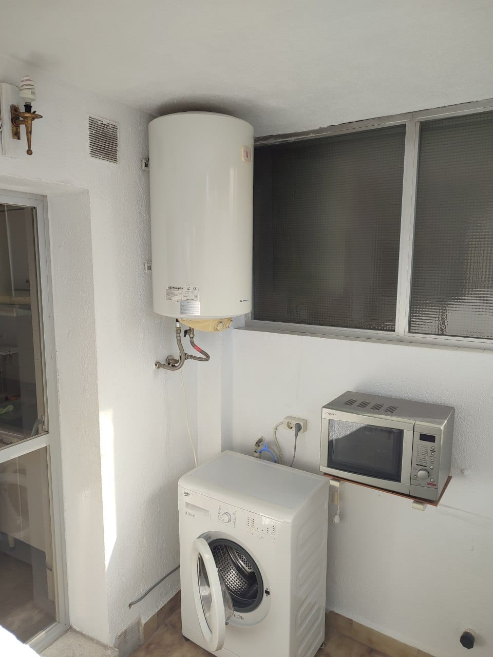 MOOI APPARTEMENT MET UITZICHT OP ZEE TE HUUR VOOR LANGE TERMIJN IN CARVAJAL-GAVIOTAS GEBIED (FUENGIROLA)