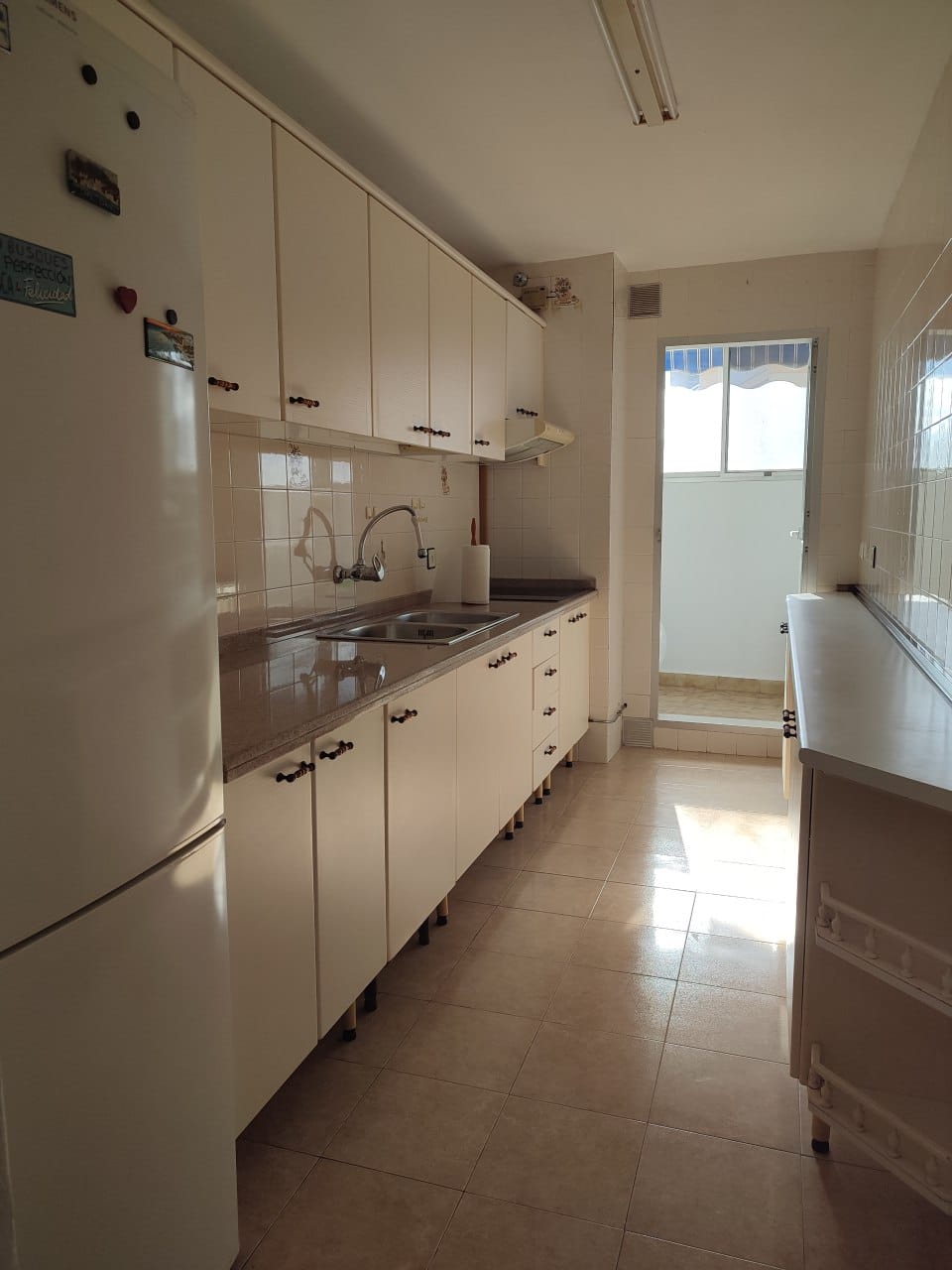 MOOI APPARTEMENT MET UITZICHT OP ZEE TE HUUR VOOR LANGE TERMIJN IN CARVAJAL-GAVIOTAS GEBIED (FUENGIROLA)