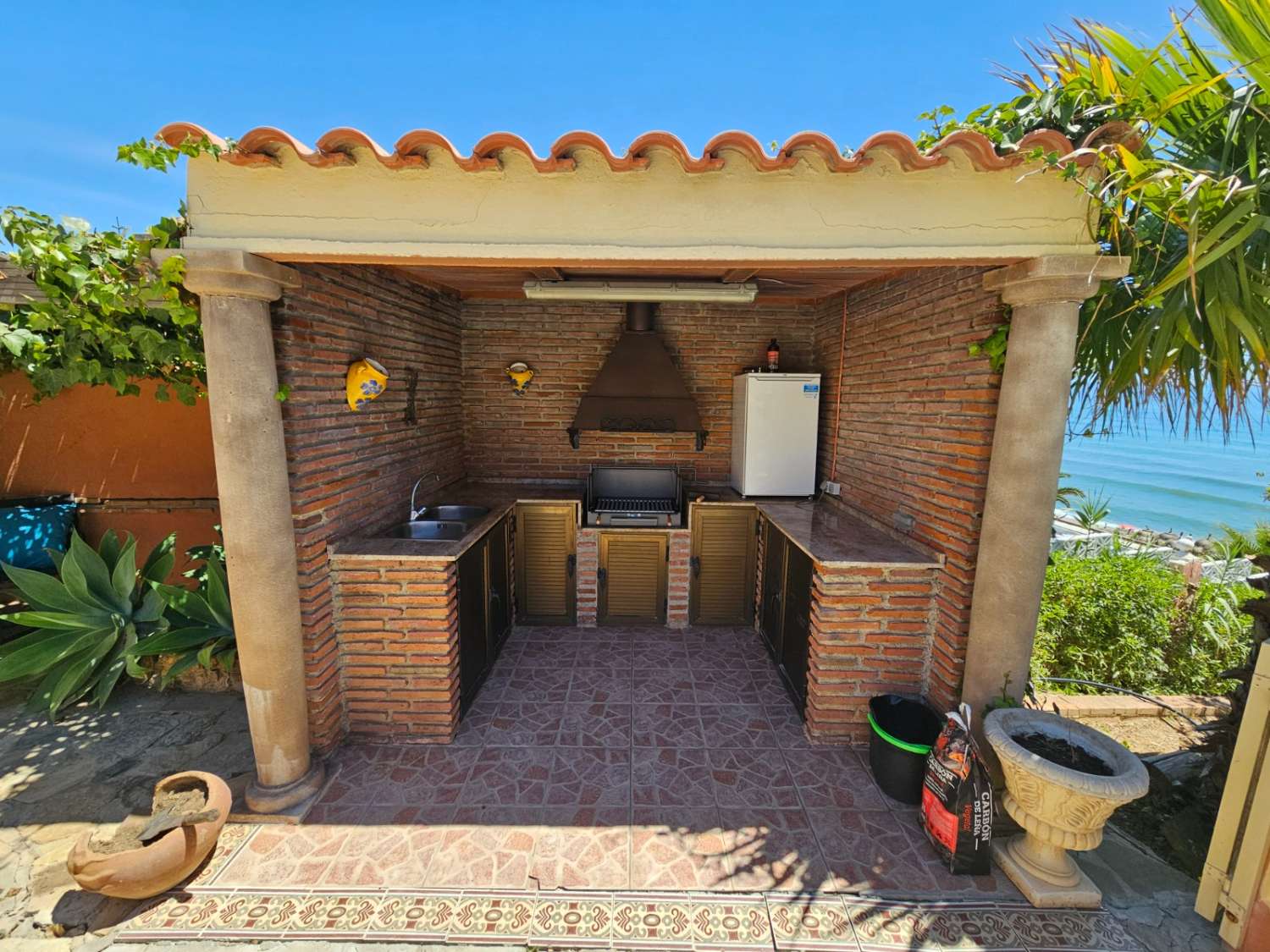 MEDIA TEMPORADA SE ALQUILA DE 1.11.25-31.5.26 PRECIOSA VILLA FRENTE AL MAR  EN EL FARO DE  MIJAS