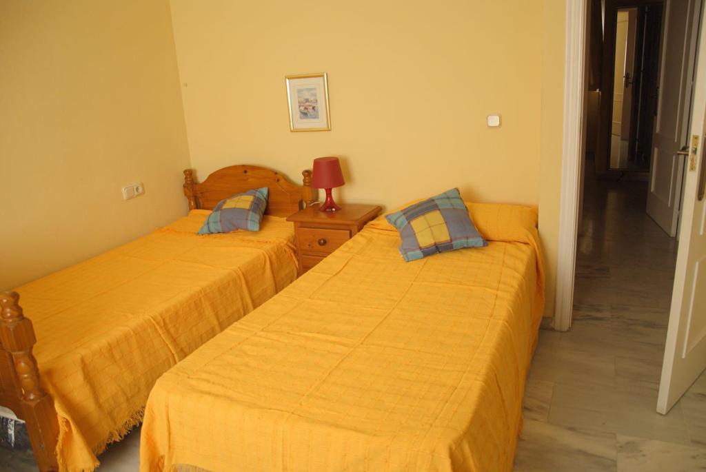 MOOI APPARTEMENT MET UITZICHT OP ZEE IN ARROYO DE LA MIEL (BENALMADENA) WORDT VERHUURD VOOR LANGE TERMIJN.