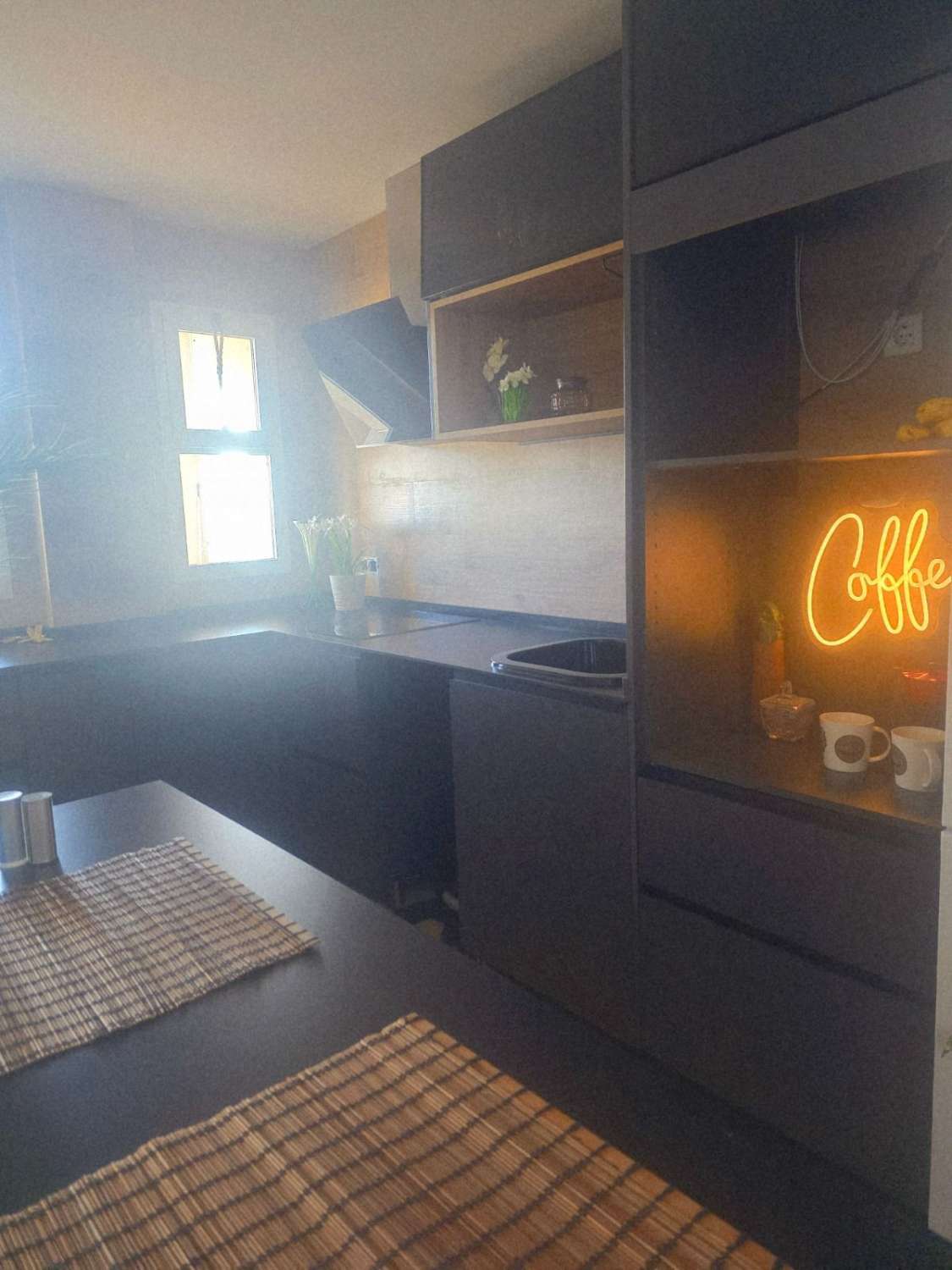 MEZZA STAGIONE. IN AFFITTO DA ORA FINO AL 30.6.26 BELLISSIMO ATTICO CON VISTA FRONTALE SUL MARE A NUEVA TORREQUEBRADA (BENALMADENA)