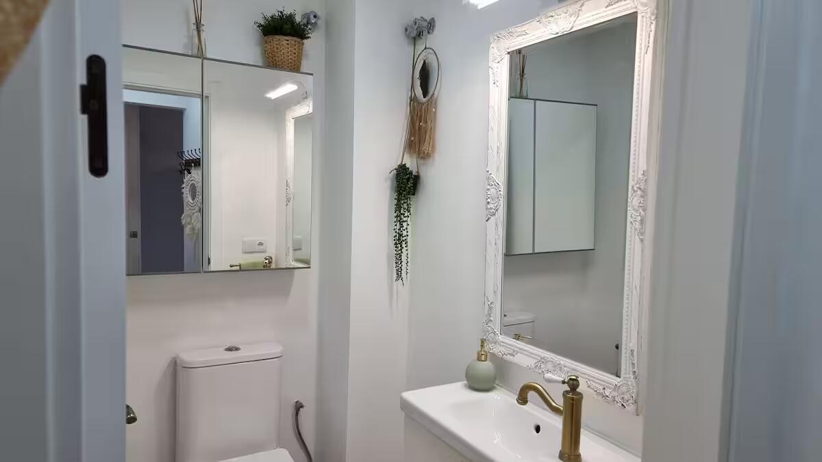 PUOLI KAUTTA.  SE ON VUOKRATTU UPEASTA TALOSTA LOS PACOSIN ALUEELLA (FUNEGIROLA).