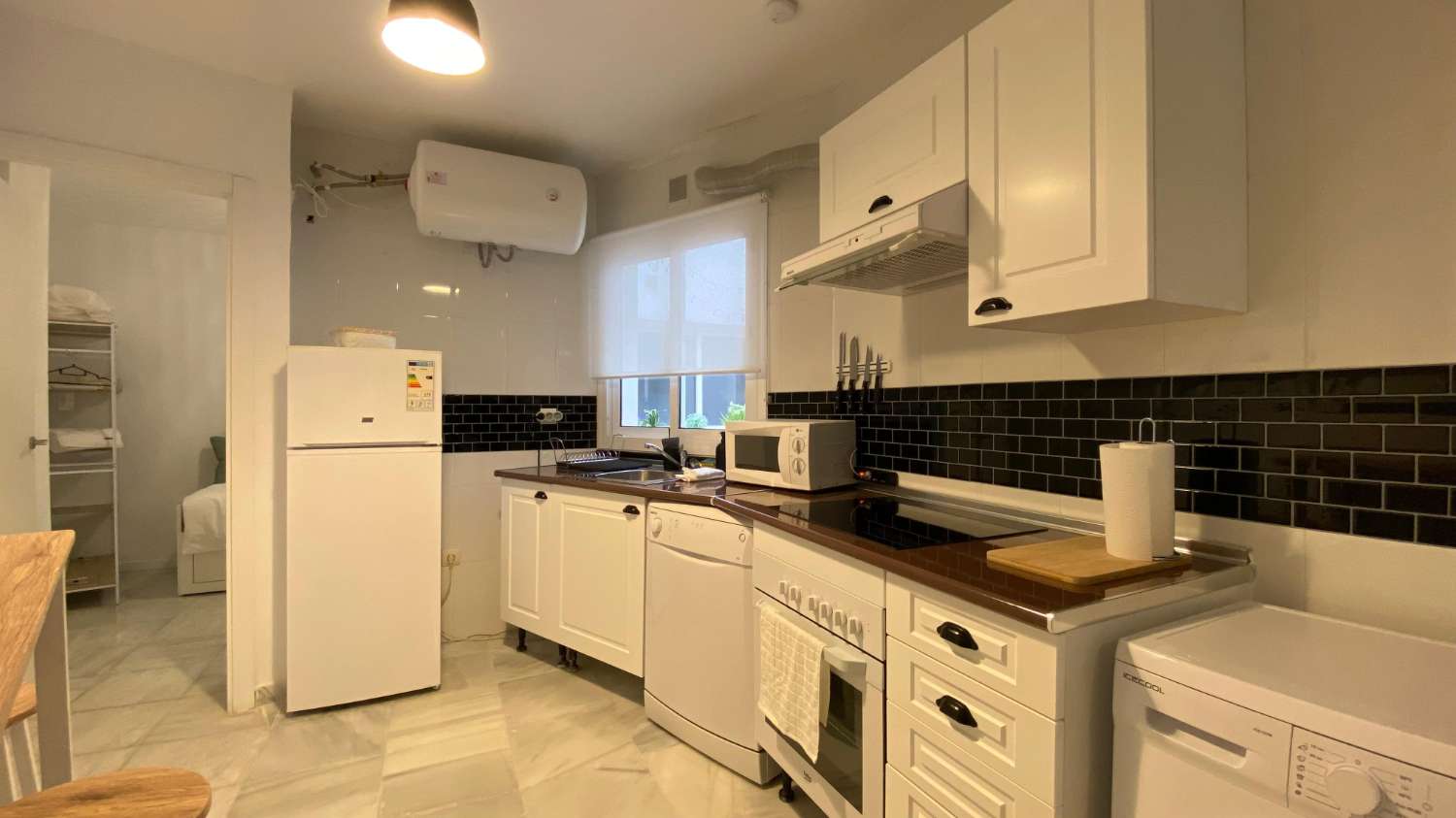 DEMI-SAISON. BEL APPARTEMENT À LOUER DU 15.10.25-30.6.26 DANS LE CENTRE DU VILLAGE DE MIJAS
