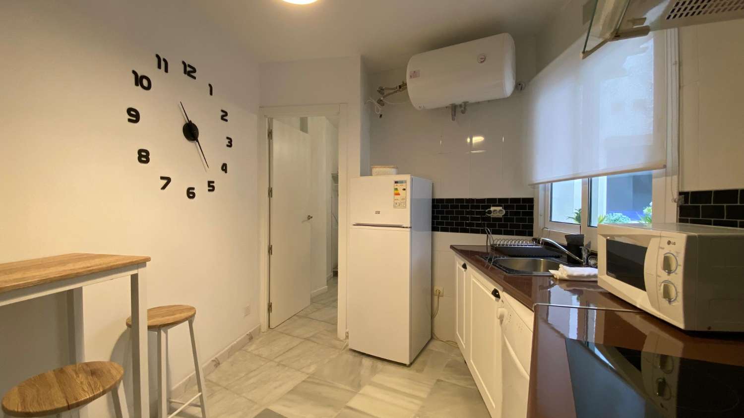 DEMI-SAISON. BEL APPARTEMENT À LOUER DU 15.10.25-30.6.26 DANS LE CENTRE DU VILLAGE DE MIJAS