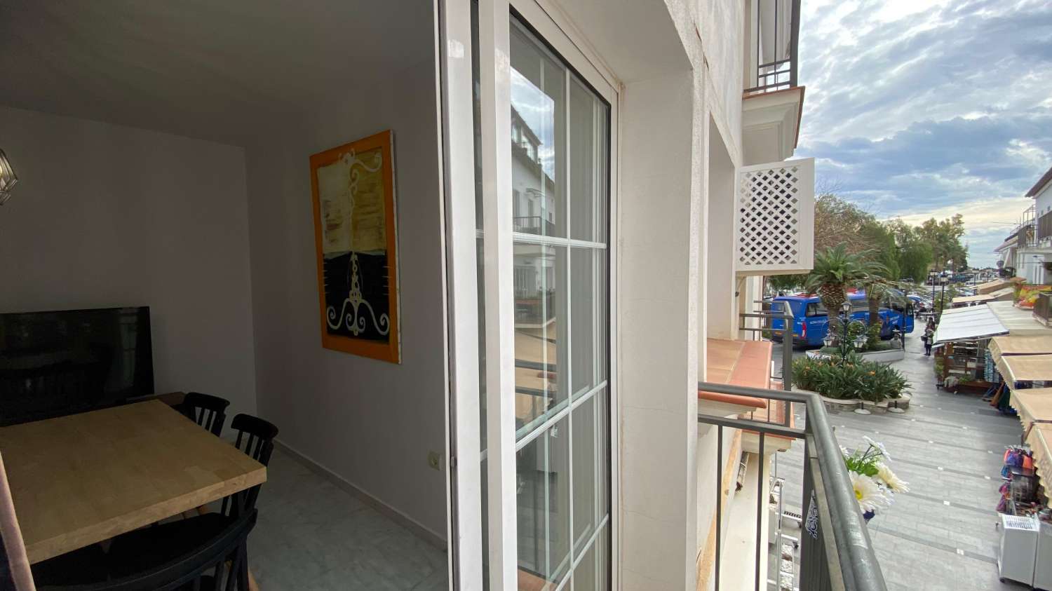 DEMI-SAISON. BEL APPARTEMENT À LOUER DU 15.10.25-30.6.26 DANS LE CENTRE DU VILLAGE DE MIJAS