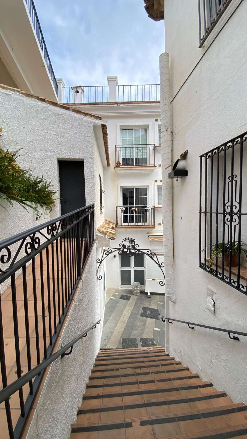 LONGUE SAISON. BEL APPARTEMENT À LOUER À PARTIR DU 15.10.26 DANS LE CENTRE DE MIJAS PUEBLO