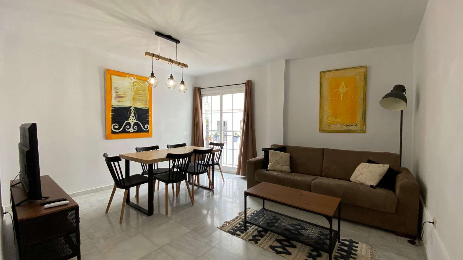 LONGUE SAISON. BEL APPARTEMENT À LOUER À PARTIR DU 15.10.26 DANS LE CENTRE DE MIJAS PUEBLO