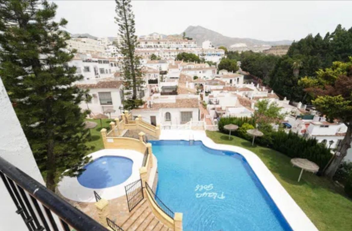 BELLE VILLA JUMELÉE À VENDRE PRÈS DE LA PLAGE À BENALMADENA