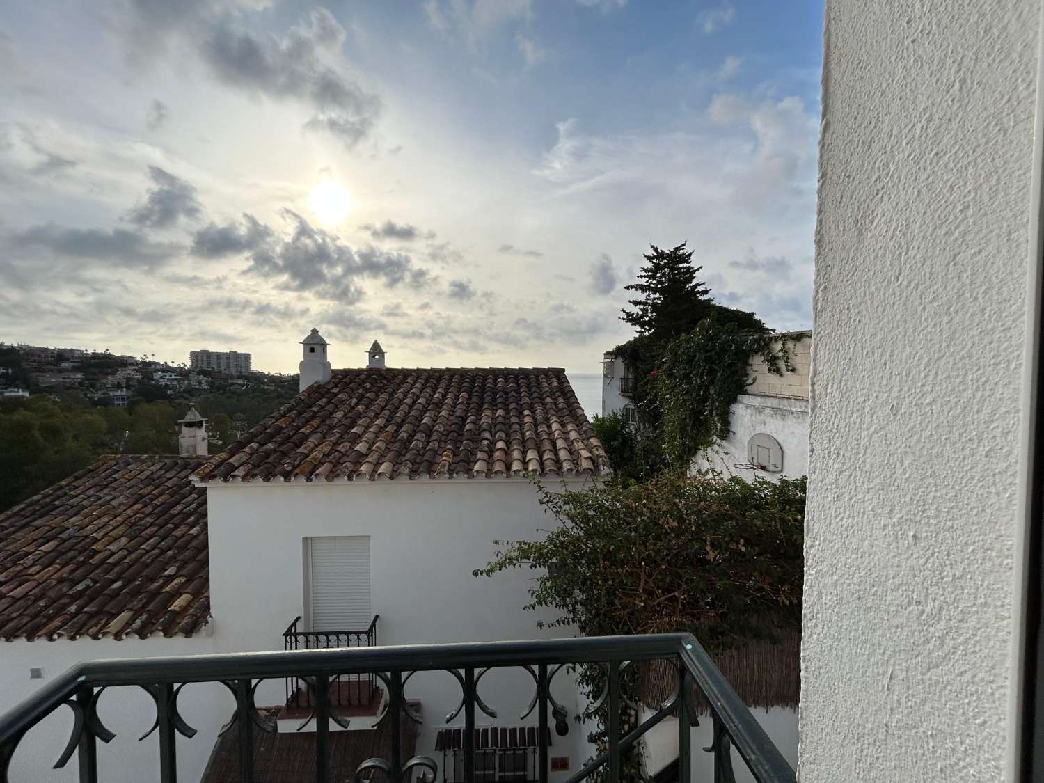 BELLE VILLA JUMELÉE À VENDRE PRÈS DE LA PLAGE À BENALMADENA