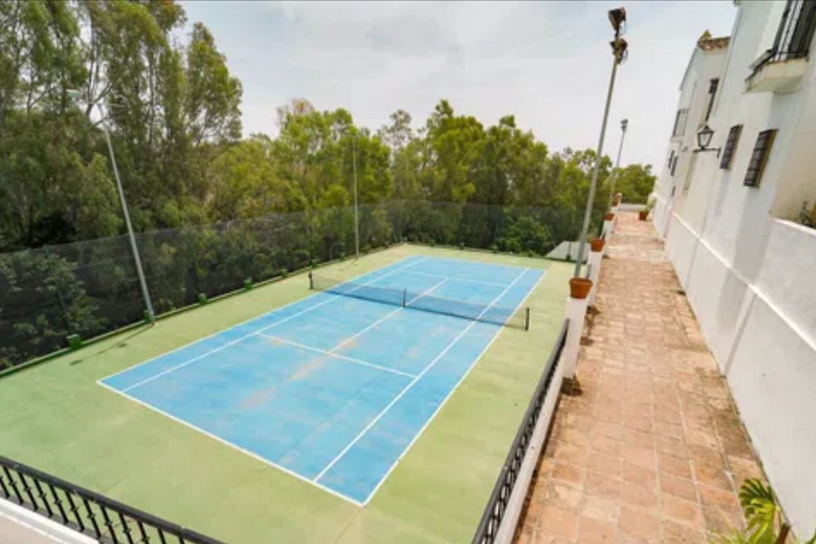 BELLE VILLA JUMELÉE À VENDRE PRÈS DE LA PLAGE À BENALMADENA