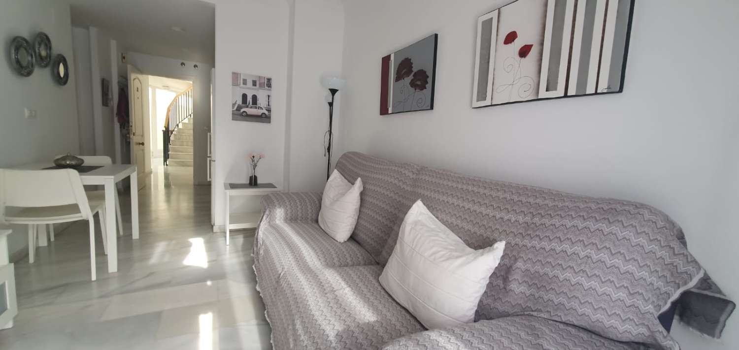 BEL APPARTEMENT À LOUER À FUENGIROLA POUR LONGUE DURÉE