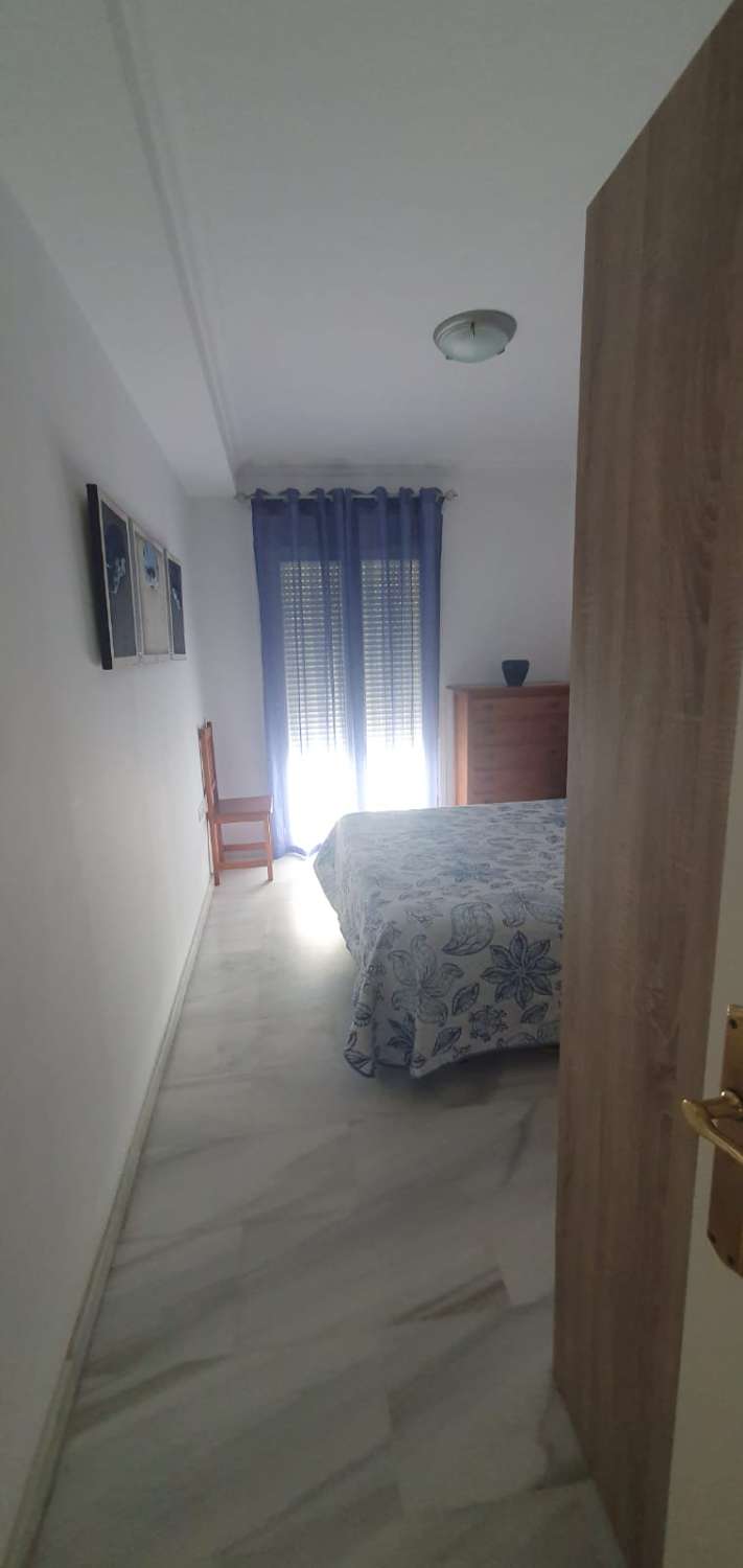 BEL APPARTEMENT À LOUER À FUENGIROLA POUR LONGUE DURÉE