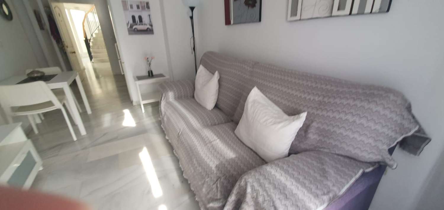 BEL APPARTEMENT À LOUER À FUENGIROLA POUR LONGUE DURÉE