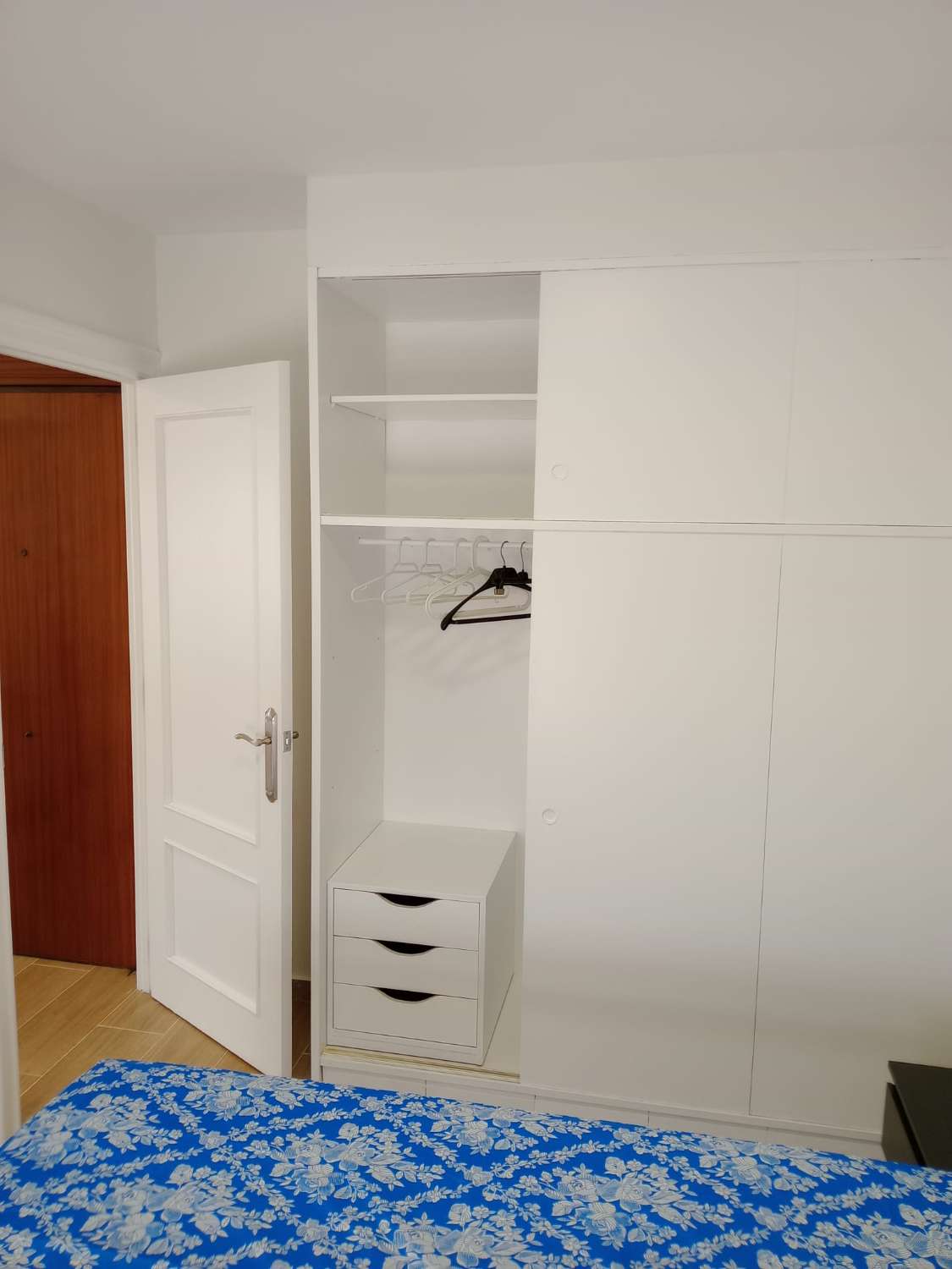 SE ALQUILA POR LARGA TEMPORADA APARTAMENTO CON VISTAS AL MAR  EN ARROYO DE LA MIEL (BENALMADENA)