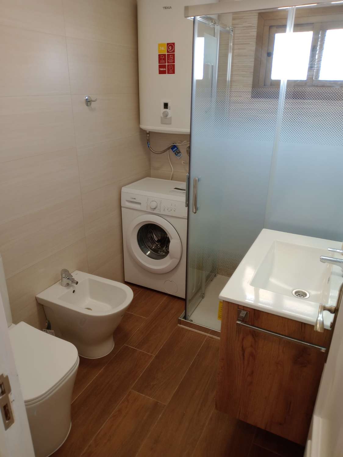 SE ALQUILA POR LARGA TEMPORADA APARTAMENTO CON VISTAS AL MAR  EN ARROYO DE LA MIEL (BENALMADENA)