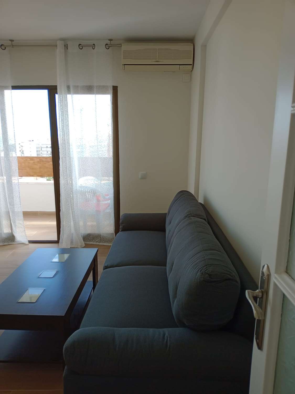 SE ALQUILA POR LARGA TEMPORADA APARTAMENTO CON VISTAS AL MAR  EN ARROYO DE LA MIEL (BENALMADENA)