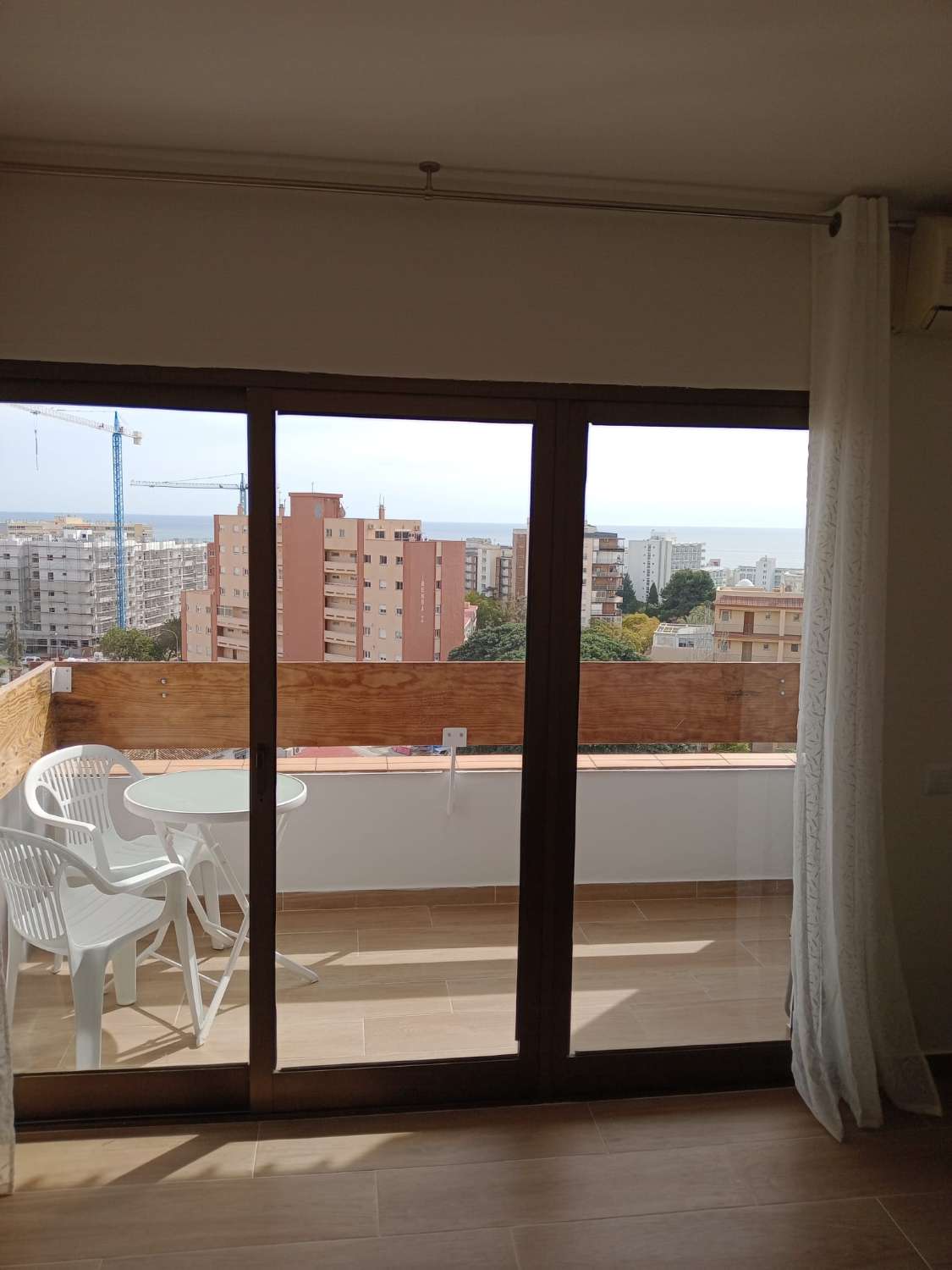 SE ALQUILA POR LARGA TEMPORADA APARTAMENTO CON VISTAS AL MAR  EN ARROYO DE LA MIEL (BENALMADENA)