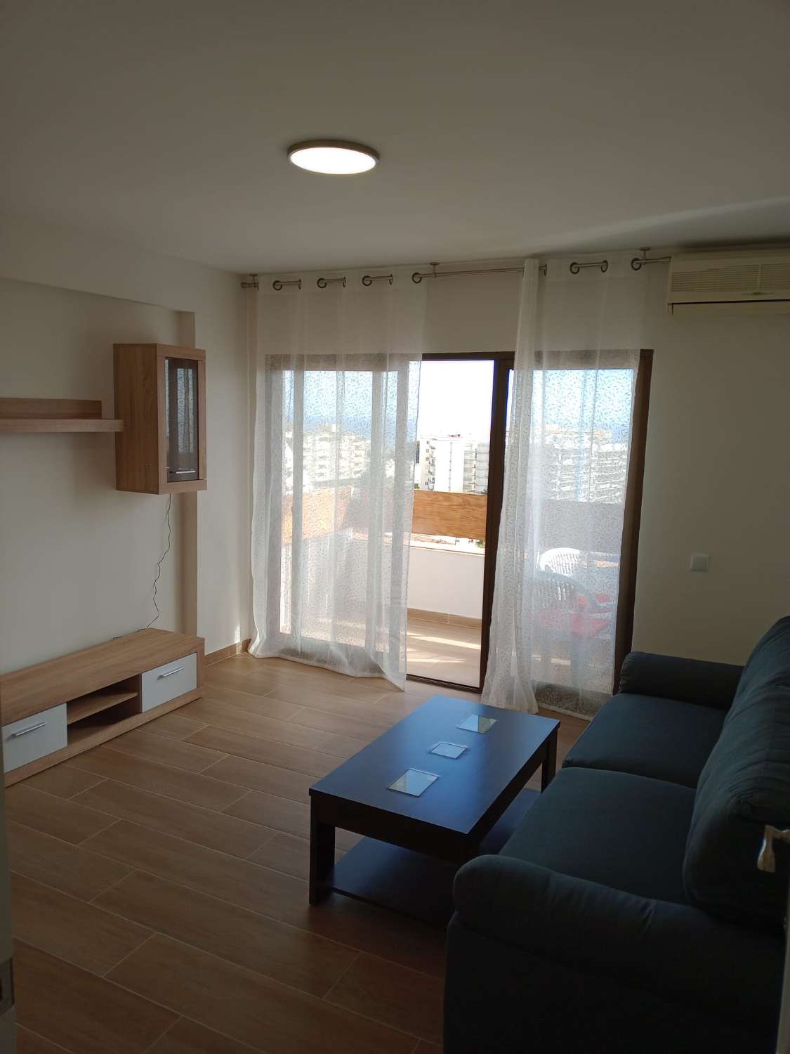 SE ALQUILA POR LARGA TEMPORADA APARTAMENTO CON VISTAS AL MAR  EN ARROYO DE LA MIEL (BENALMADENA)