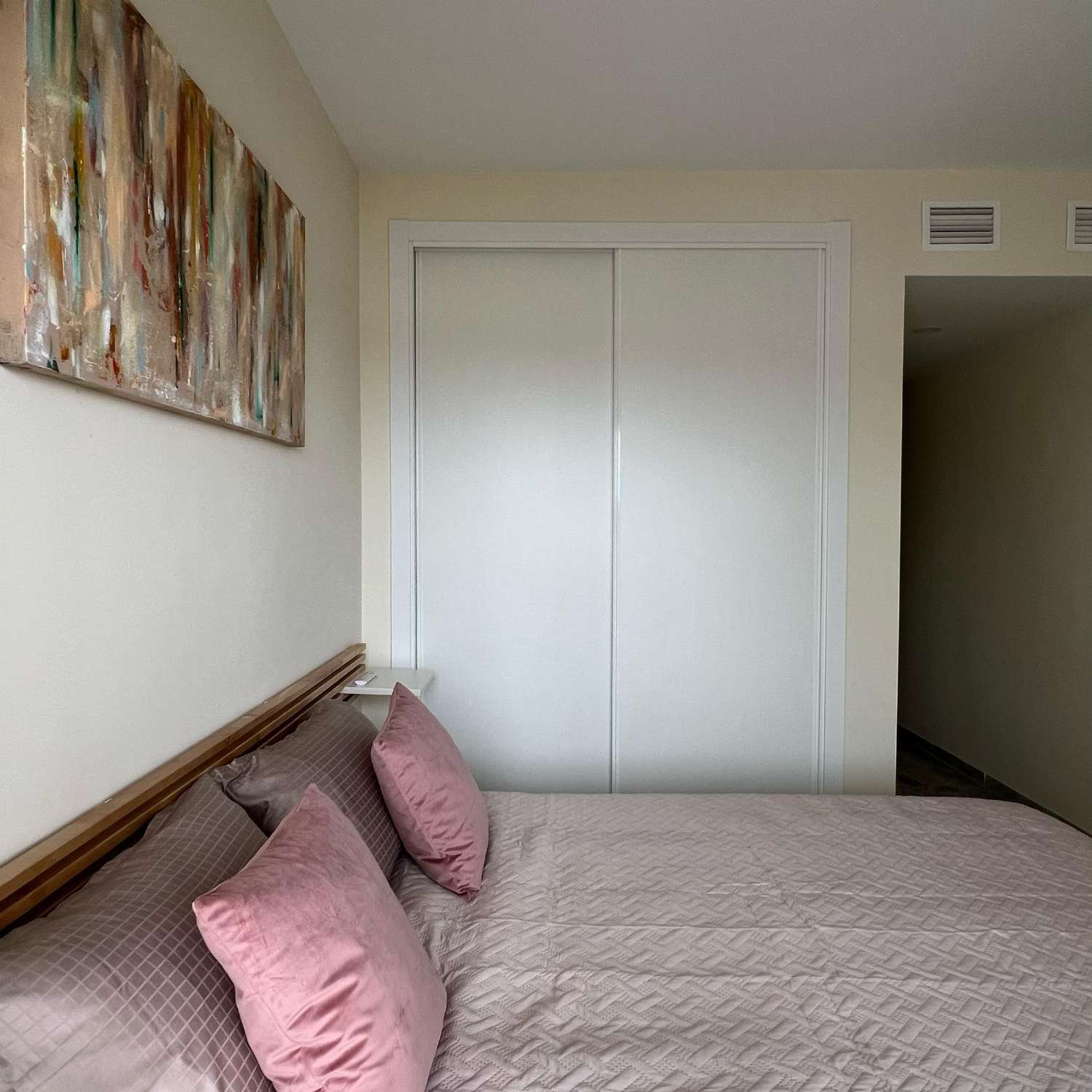 SE ALQUILA POR LARGA TEMPORADA PRECIOSO APARTAMENTO  CON VISTAS AL MAR EN CALAHONDA (MIJAS COSTA)