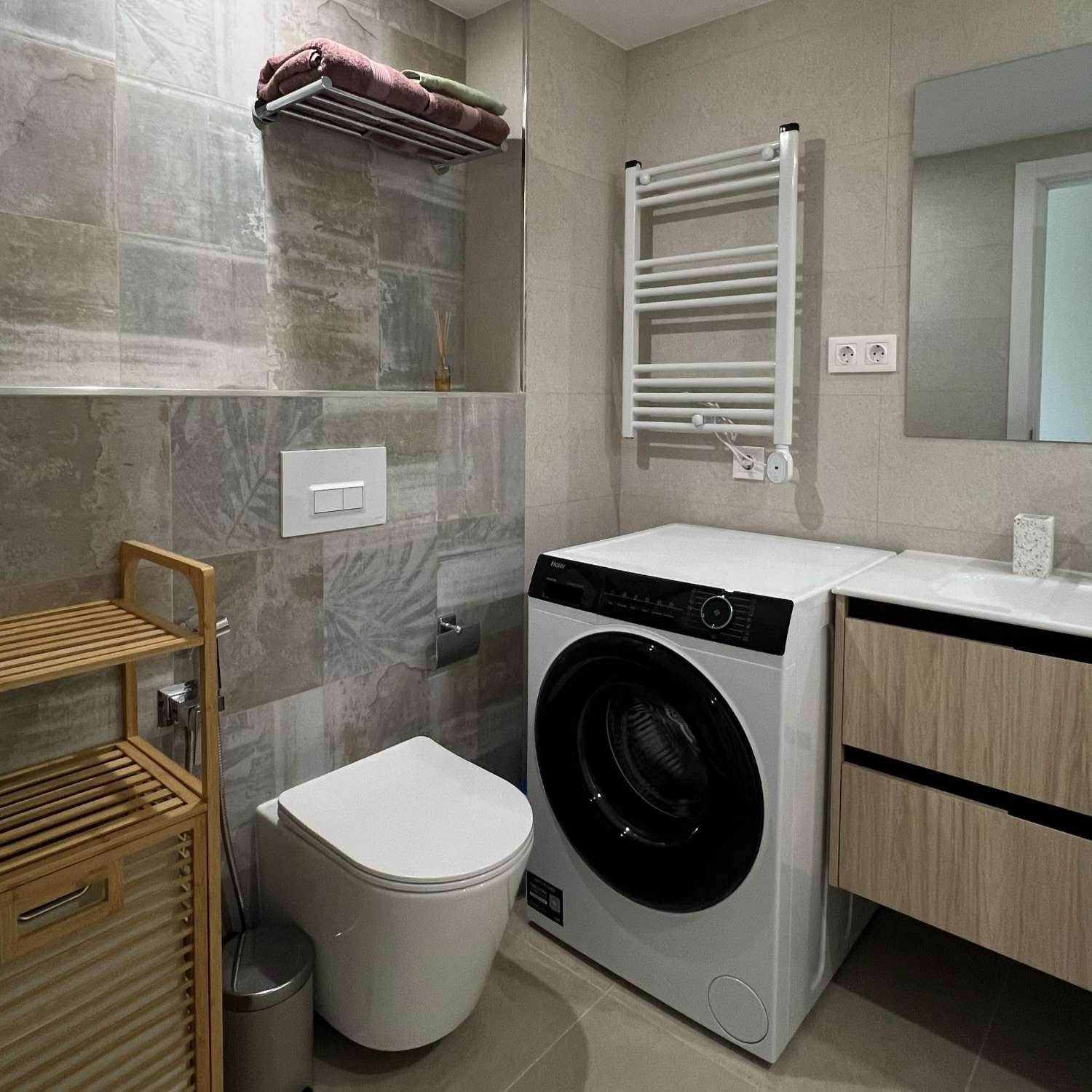 MEDIA TEMPORADA SE ALQUILA DESDE AHORA HASTA 31.5.26 PRECIOSO APARTAMENTO CON VISTAS AL MAR  EN CALAHONDA (MIJAS COSTA)
