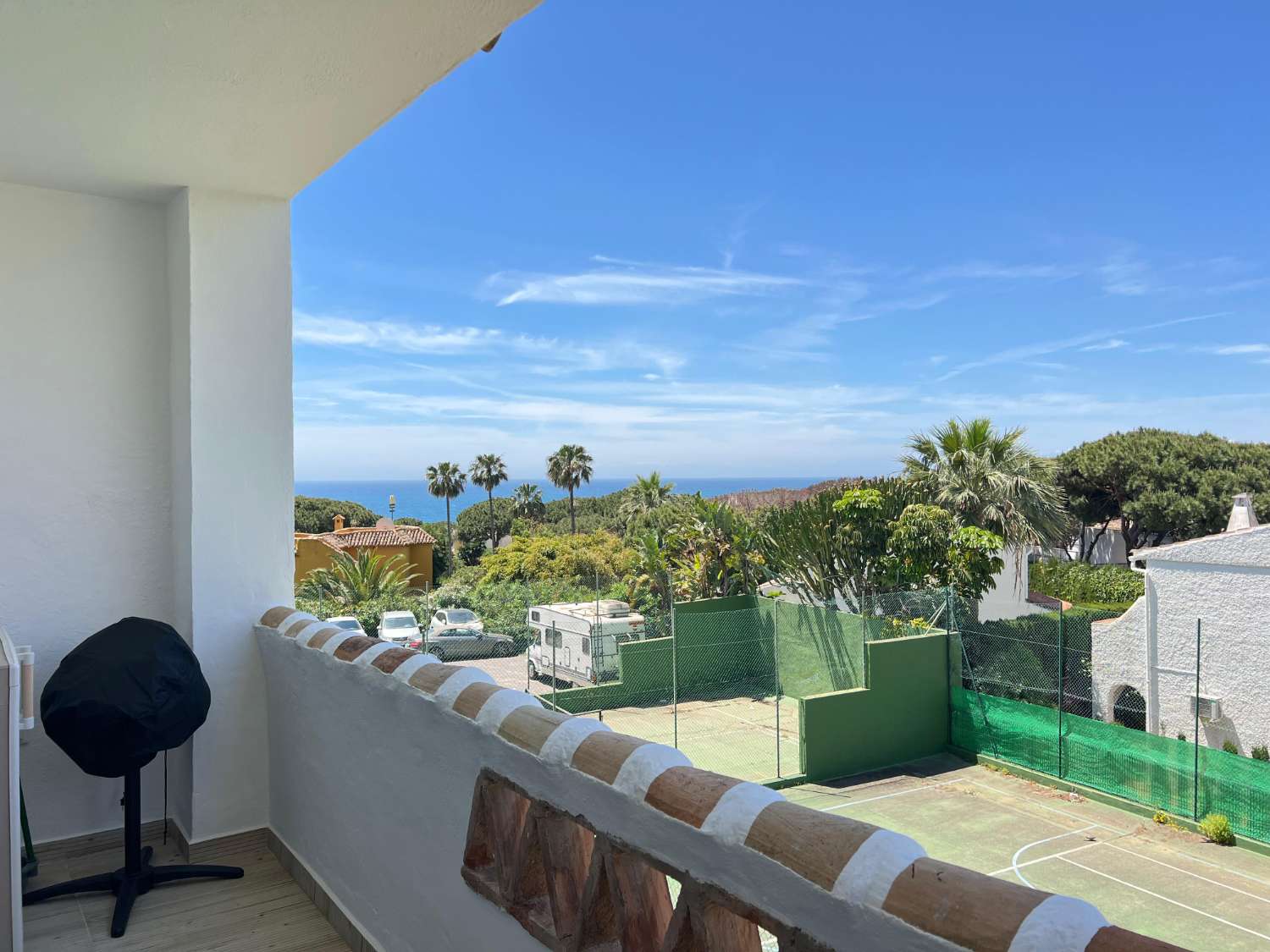 MEDIA TEMPORADA SE ALQUILA DESDE AHORA HASTA 31.5.26 PRECIOSO APARTAMENTO CON VISTAS AL MAR  EN CALAHONDA (MIJAS COSTA)