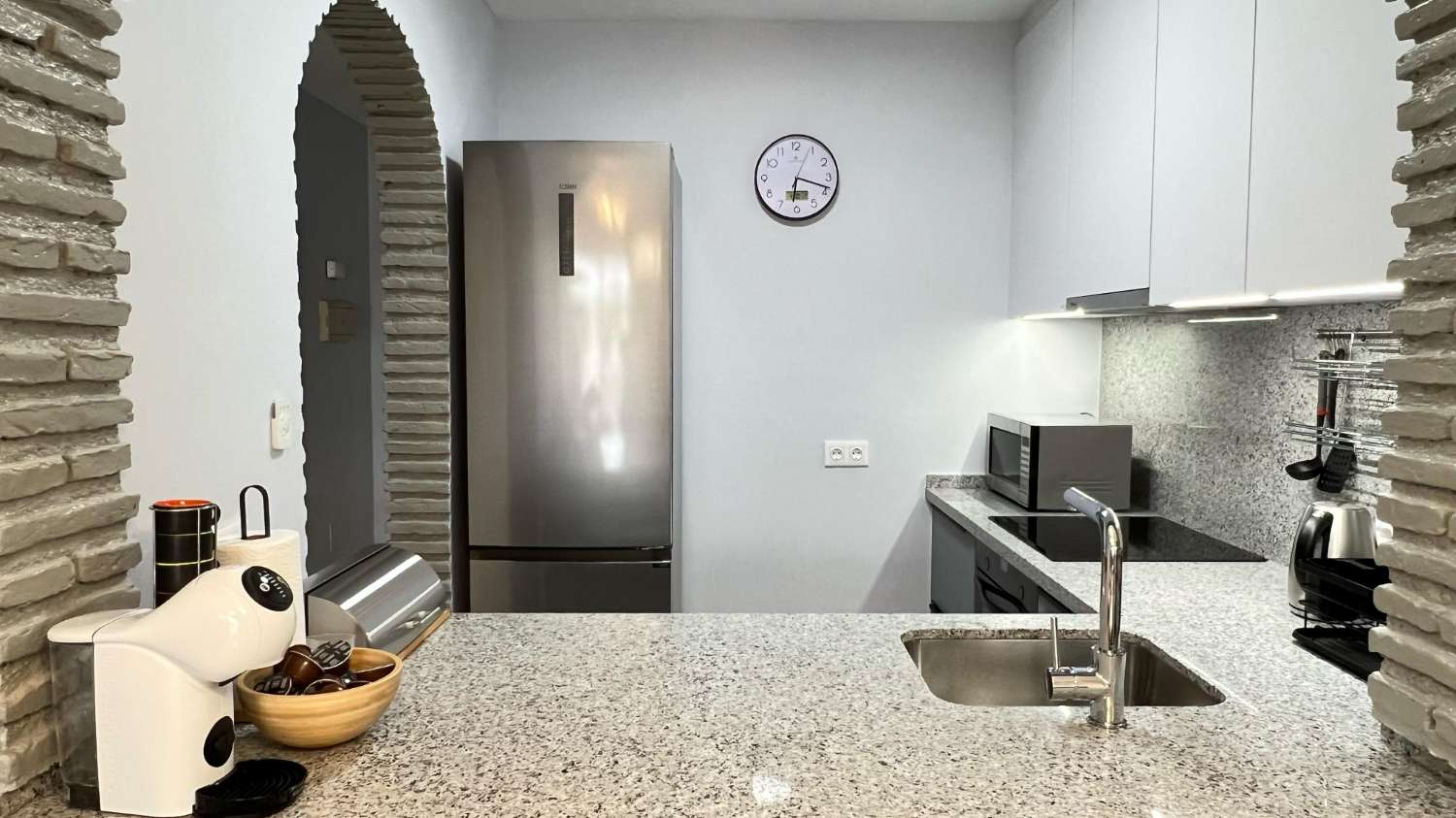 MEDIA TEMPORADA SE ALQUILA DESDE AHORA HASTA 31.5.26 PRECIOSO APARTAMENTO CON VISTAS AL MAR  EN CALAHONDA (MIJAS COSTA)