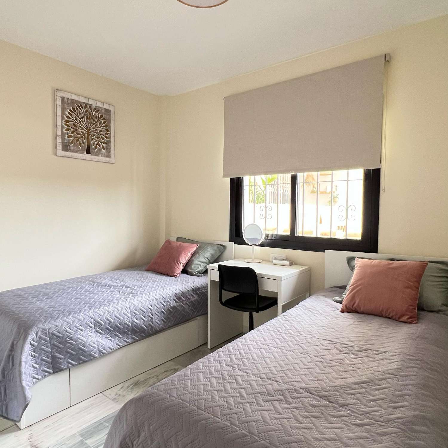 MEDIA TEMPORADA SE ALQUILA DESDE AHORA HASTA 31.5.26 PRECIOSO APARTAMENTO CON VISTAS AL MAR  EN CALAHONDA (MIJAS COSTA)