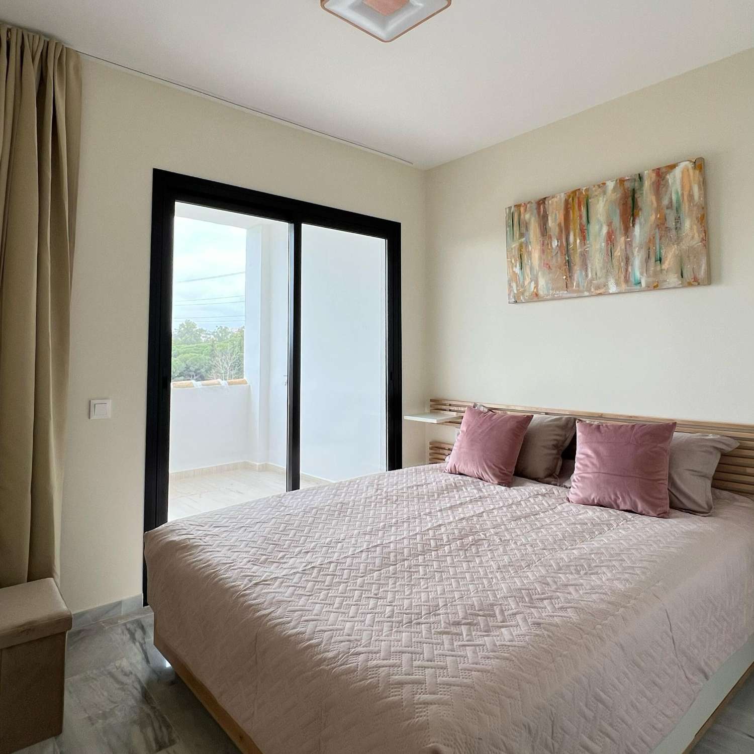 MEDIA TEMPORADA SE ALQUILA DESDE AHORA HASTA 31.5.26 PRECIOSO APARTAMENTO CON VISTAS AL MAR  EN CALAHONDA (MIJAS COSTA)