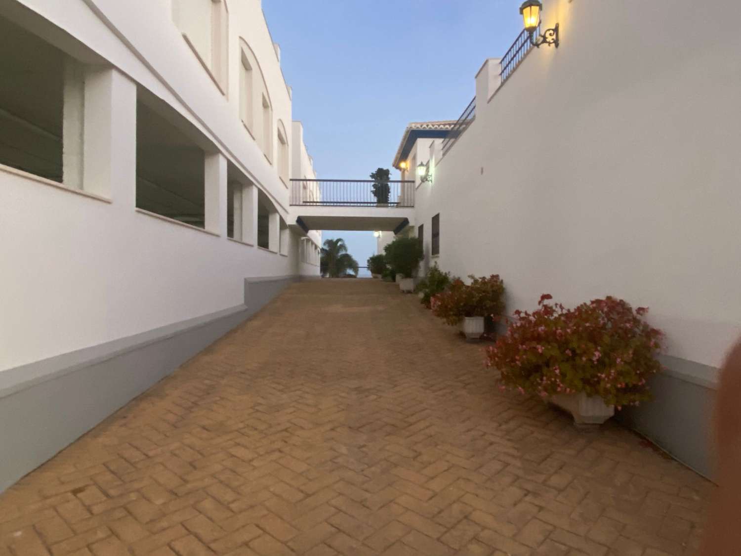 MEDIA TEMPORADA SE ALQUILA DESDE AHORA HASTA 30.6.26 PRECIOSO APARTAMENTO CON VISTAS AL MAR EN BENALMADENA