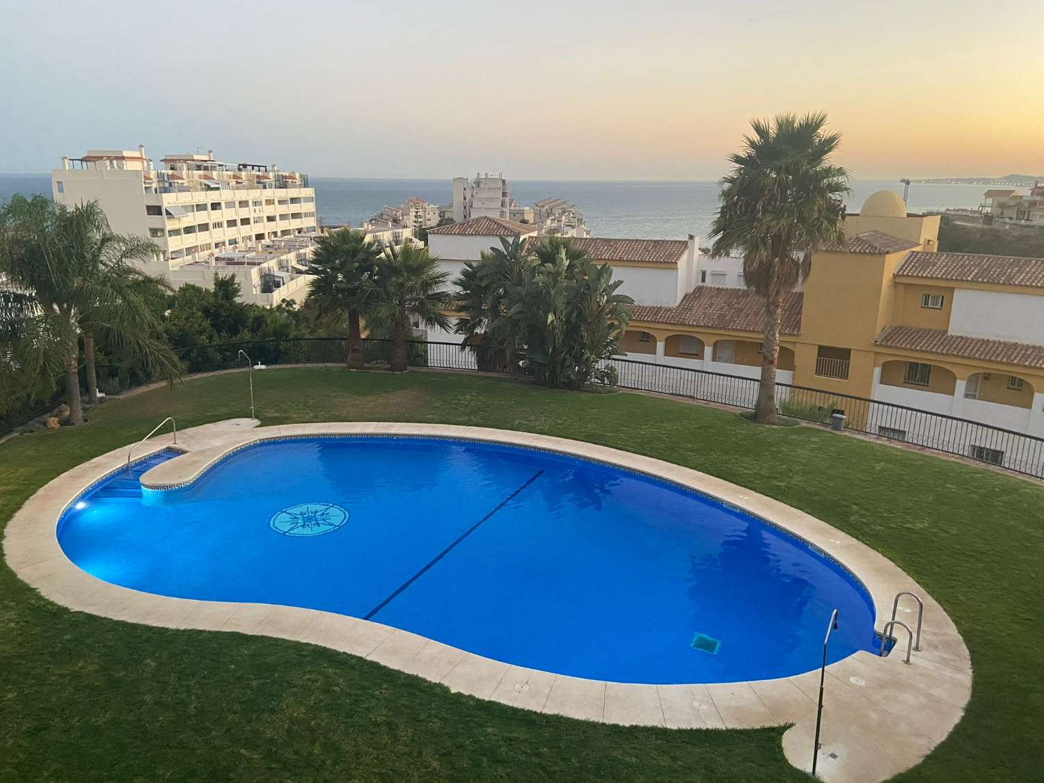 MEDIA TEMPORADA SE ALQUILA DESDE AHORA HASTA 30.6.26 PRECIOSO APARTAMENTO CON VISTAS AL MAR EN BENALMADENA