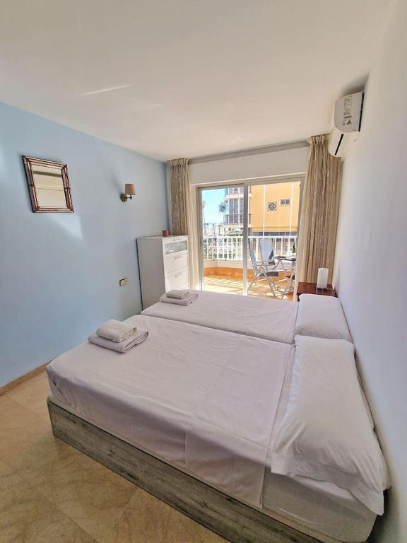 MEDIA TEMPORADA . SE ALQUILA DESDE 15.10.25-15.6.26 PRECIOSO APARTAMENTO  CON VISTAS AL MAR EN 1ª LINEA DE PLAYA (ZONA LAS GAVIOTAS) EN FUENGIROLA