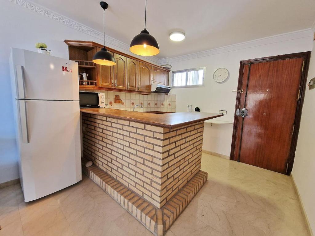 MEDIA TEMPORADA . SE ALQUILA DESDE 15.10.25-15.6.26 PRECIOSO APARTAMENTO  CON VISTAS AL MAR EN 1ª LINEA DE PLAYA (ZONA LAS GAVIOTAS) EN FUENGIROLA