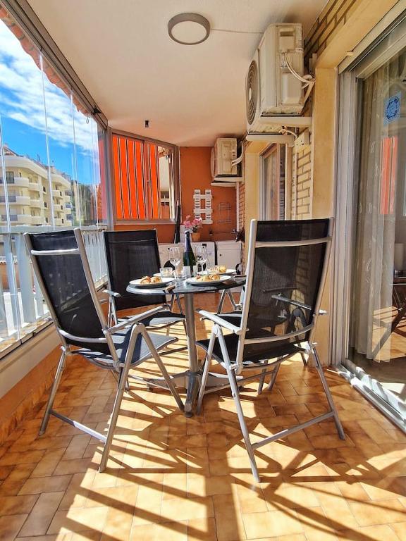 MEDIA TEMPORADA . SE ALQUILA DESDE 15.10.25-15.6.26 PRECIOSO APARTAMENTO  CON VISTAS AL MAR EN 1ª LINEA DE PLAYA (ZONA LAS GAVIOTAS) EN FUENGIROLA
