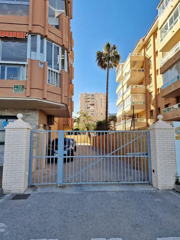 MEDIA TEMPORADA . SE ALQUILA DESDE 15.10.25-15.6.26 PRECIOSO APARTAMENTO  CON VISTAS AL MAR EN 1ª LINEA DE PLAYA (ZONA LAS GAVIOTAS) EN FUENGIROLA