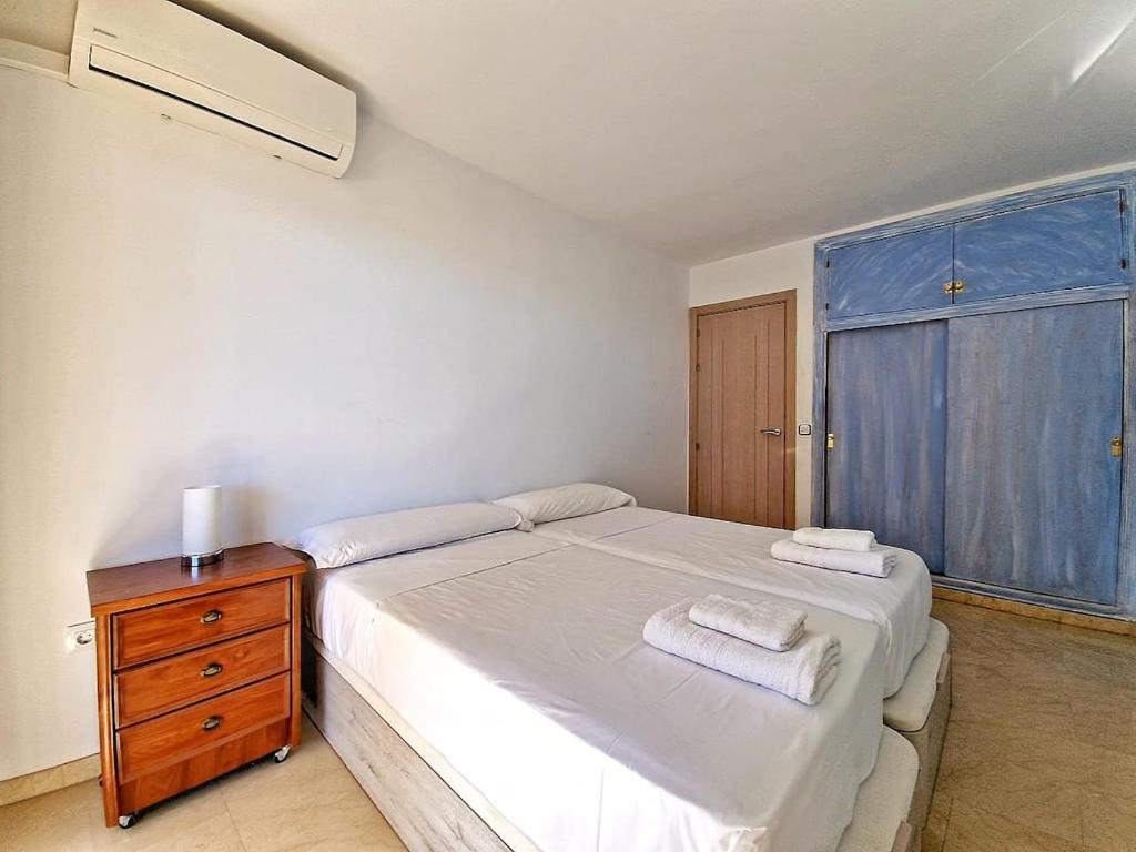 MEDIA TEMPORADA . SE ALQUILA DESDE 15.10.25-15.6.26 PRECIOSO APARTAMENTO  CON VISTAS AL MAR EN 1ª LINEA DE PLAYA (ZONA LAS GAVIOTAS) EN FUENGIROLA