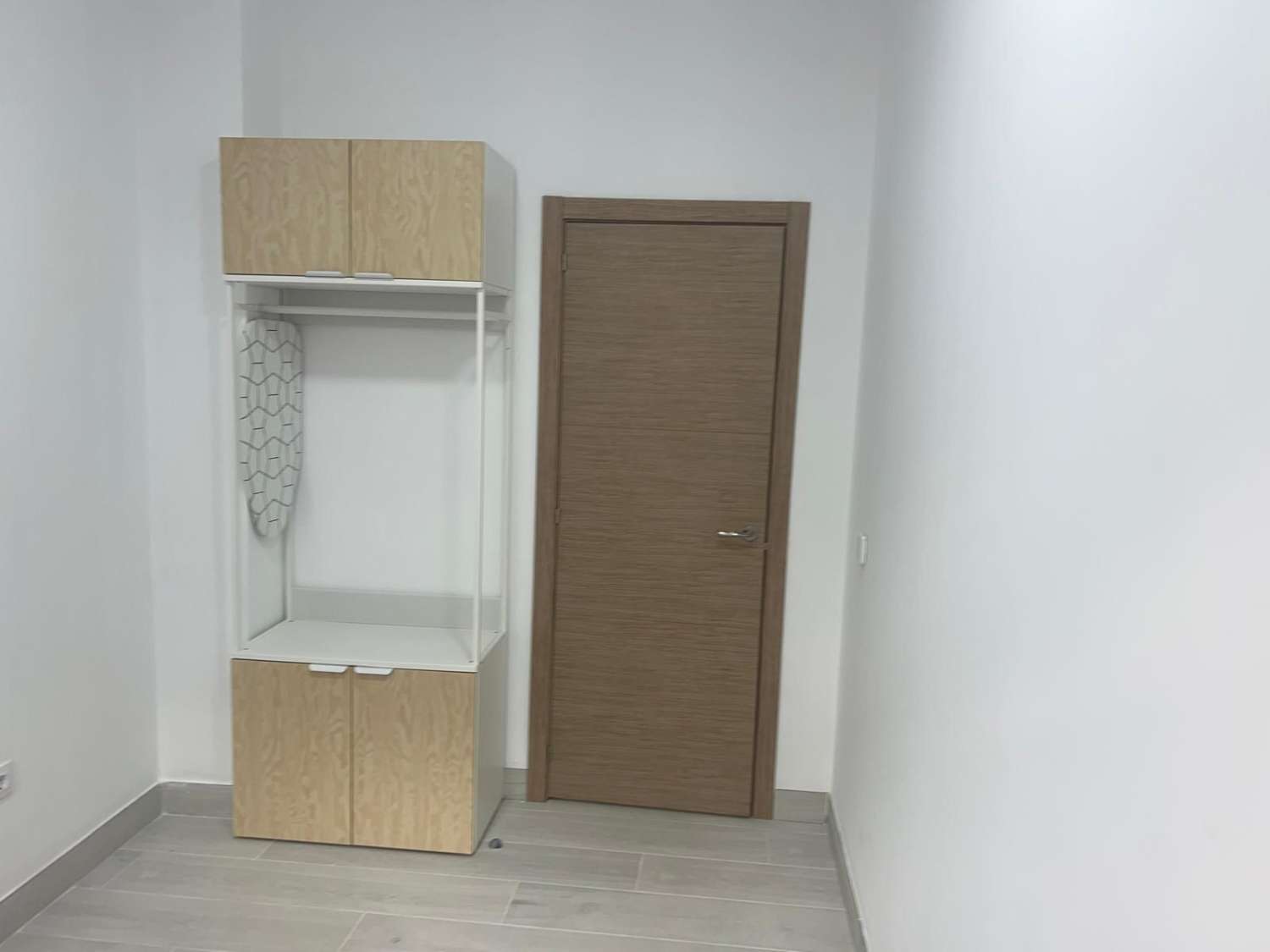 BEL APPARTEMENT AU REZ-DE-CHAUSSÉE À LOUER À FUENGIROLA À LONG TERME
