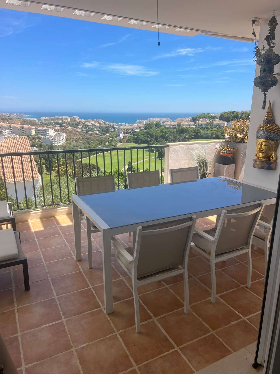 DEMI-SAISON À LOUER D’ICI LE 30/06/2026 MAGNIFIQUE APPARTEMENT AVEC VUE IMPRENABLE SUR LA MER À MIJAS