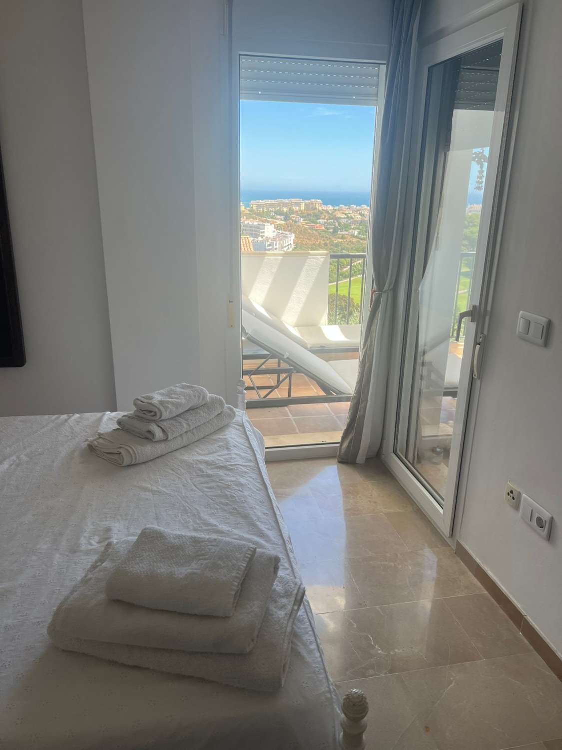 DEMI-SAISON À LOUER D’ICI LE 30/06/2026 MAGNIFIQUE APPARTEMENT AVEC VUE IMPRENABLE SUR LA MER À MIJAS