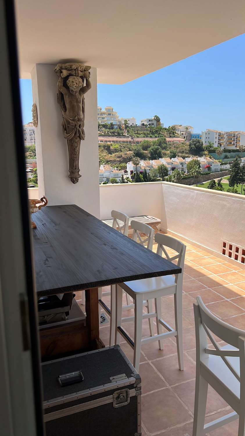 DEMI-SAISON À LOUER D’ICI LE 30/06/2026 MAGNIFIQUE APPARTEMENT AVEC VUE IMPRENABLE SUR LA MER À MIJAS