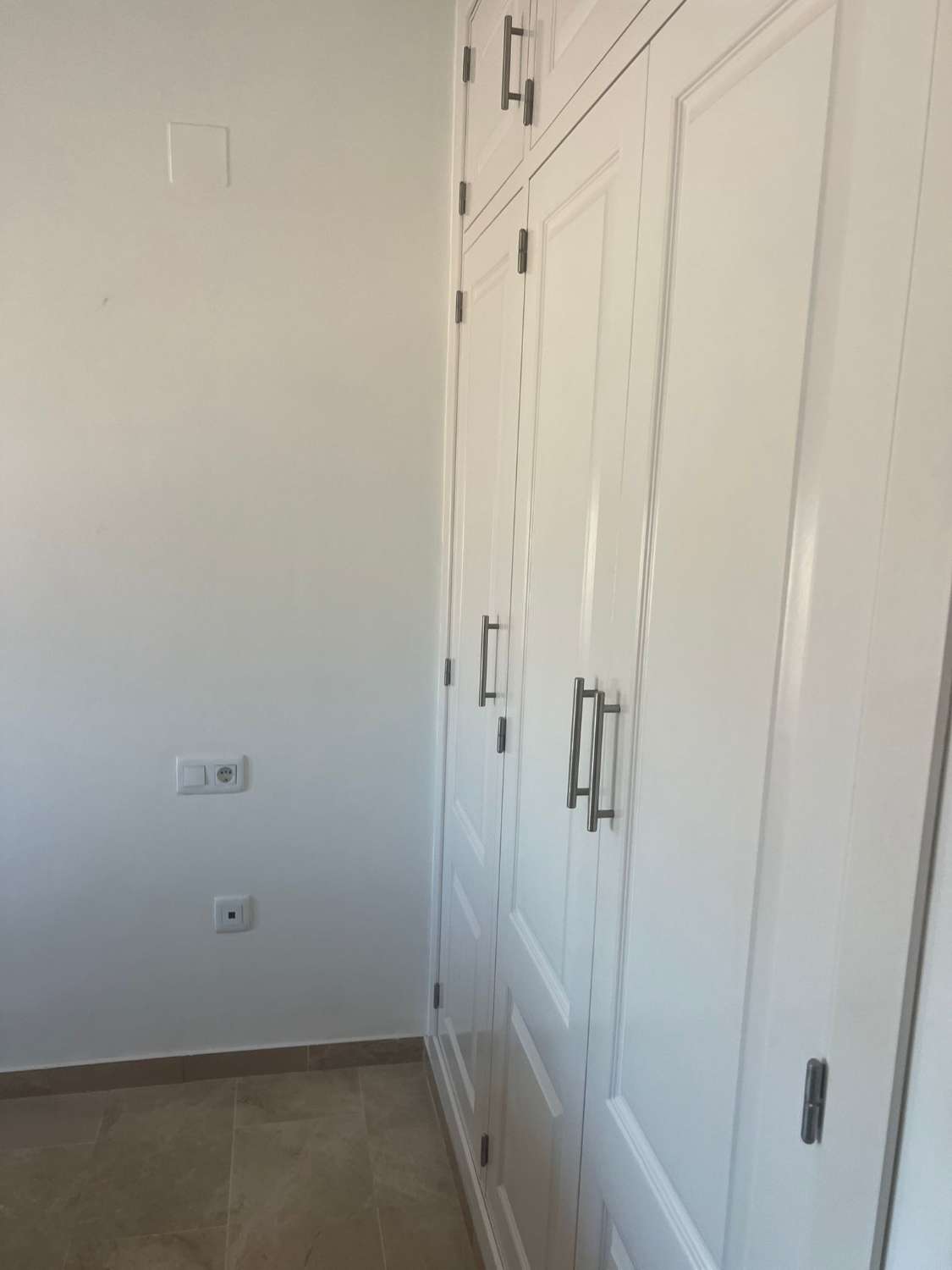 DEMI-SAISON À LOUER D’ICI LE 30/06/2026 MAGNIFIQUE APPARTEMENT AVEC VUE IMPRENABLE SUR LA MER À MIJAS