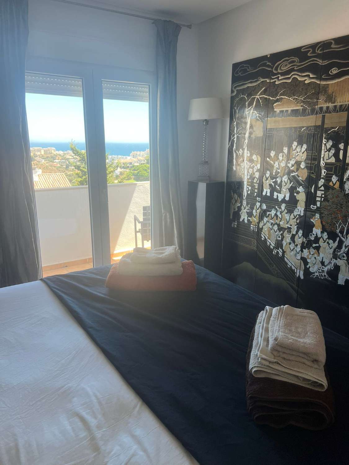 DEMI-SAISON À LOUER D’ICI LE 30/06/2026 MAGNIFIQUE APPARTEMENT AVEC VUE IMPRENABLE SUR LA MER À MIJAS