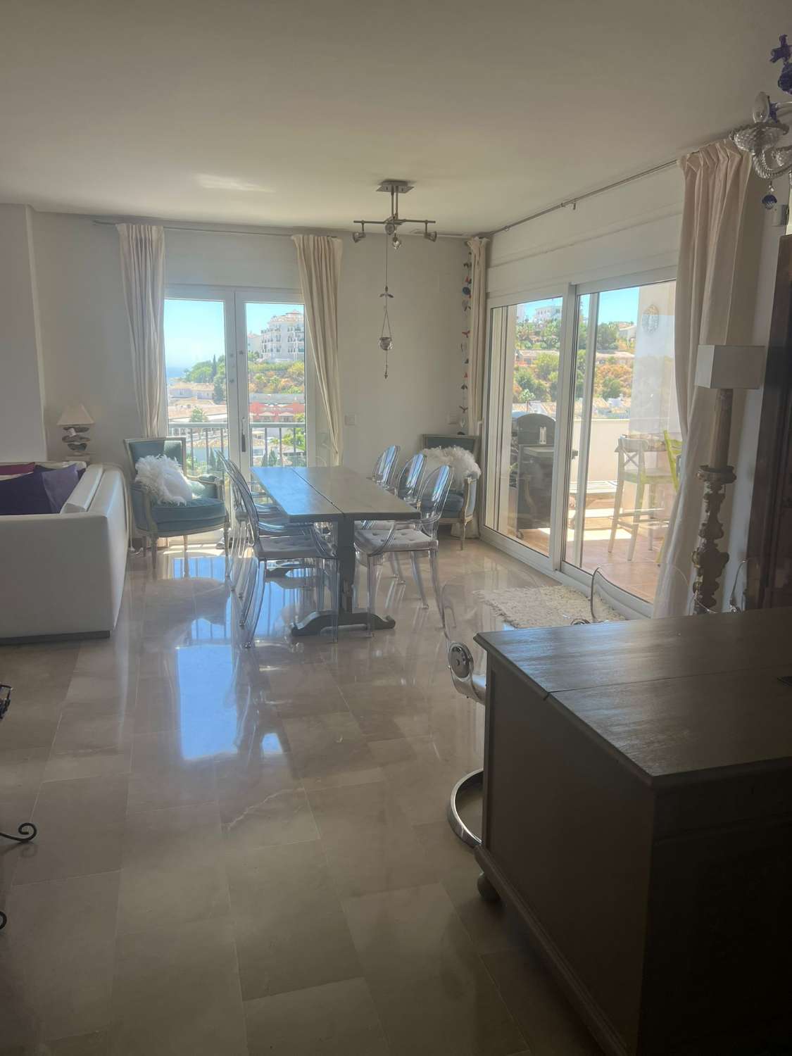 DEMI-SAISON À LOUER D’ICI LE 30/06/2026 MAGNIFIQUE APPARTEMENT AVEC VUE IMPRENABLE SUR LA MER À MIJAS