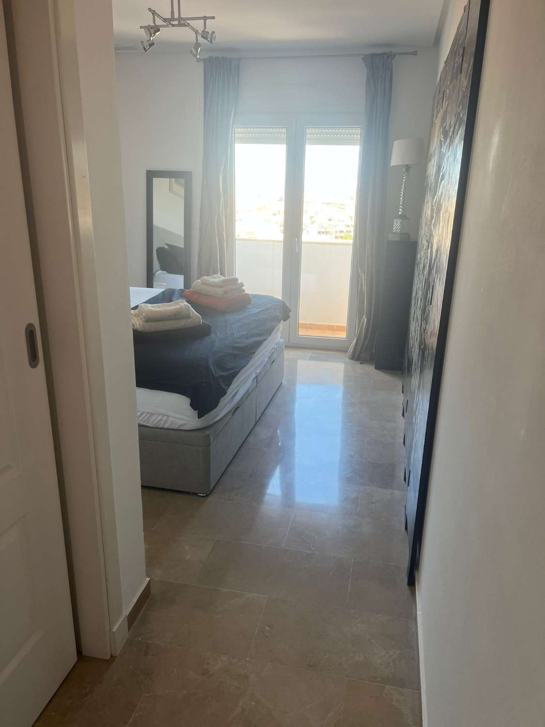 DEMI-SAISON À LOUER D’ICI LE 30/06/2026 MAGNIFIQUE APPARTEMENT AVEC VUE IMPRENABLE SUR LA MER À MIJAS
