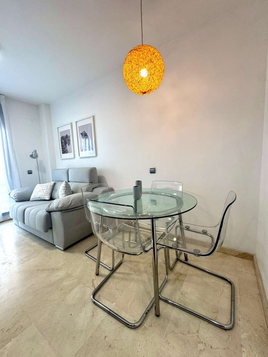 BEL APPARTEMENT AVEC VUE SUR LA MER À 150 MÈTRES DE LA PLAGE À BENALMADENA À LOUER À LONG TERME